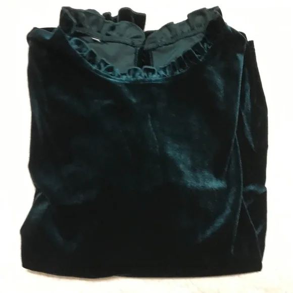 Green velvet long sleeved top embellished with ruffles at wrists & collar (L) - Picture 16 of 16
